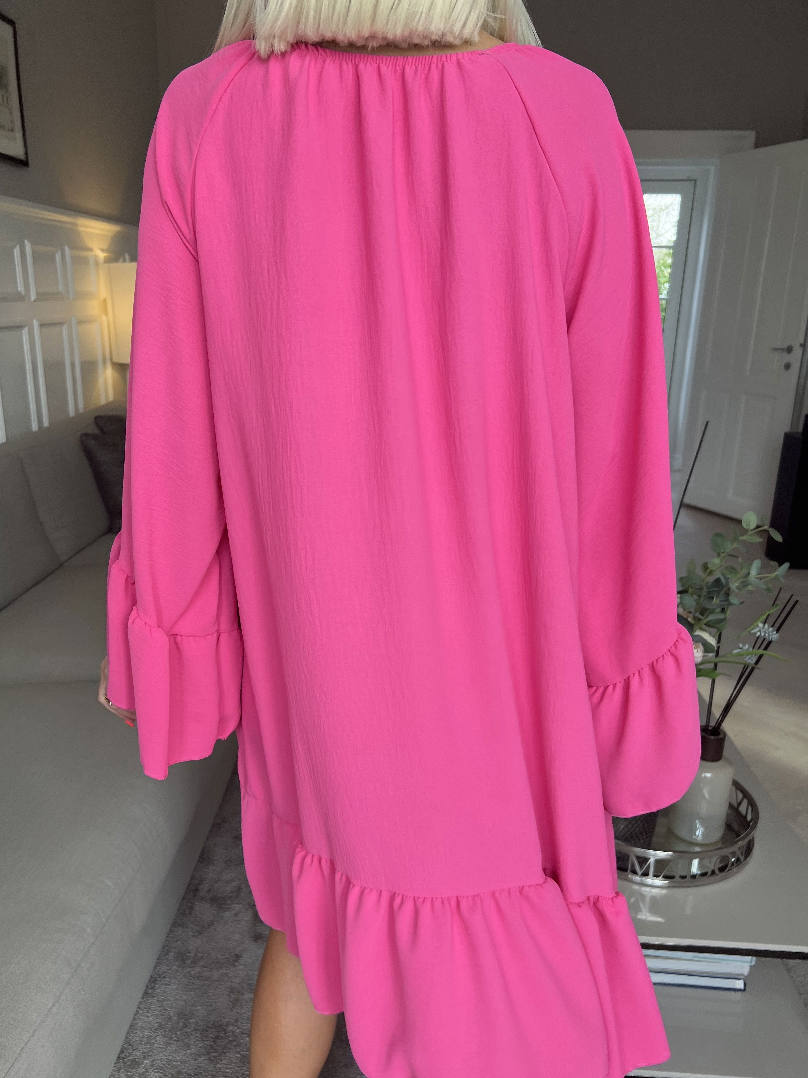 Asta - Tunikaklänning med volanger och gummiband i halsen